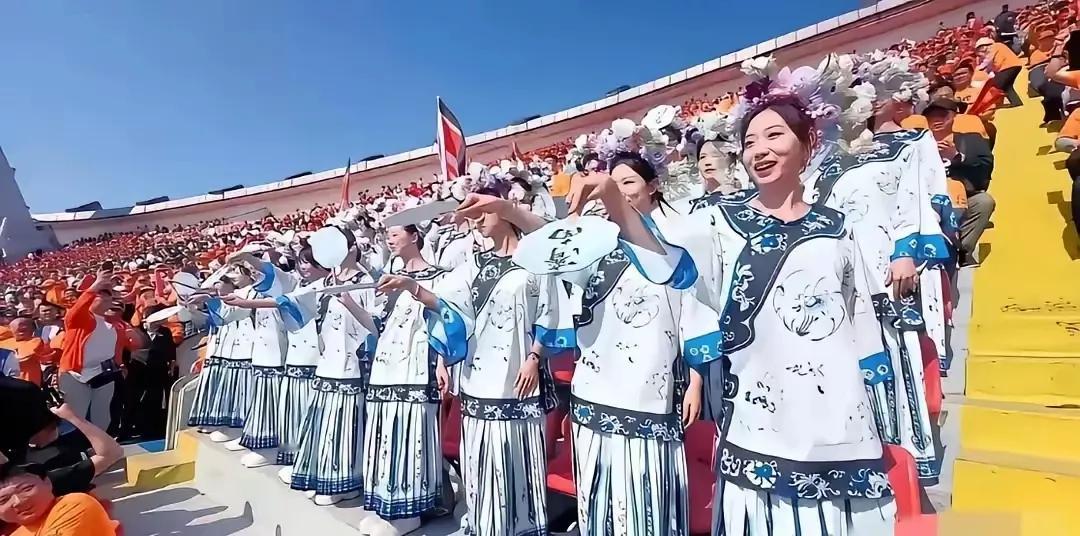 有人说得把大明湖的夏雨荷拆掉。委实不妥。
夏雨荷并没有什么错，她最大的亮点是对爱