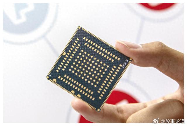 存储芯片行情再添一把火。市场传出三星即将罢工的消息，但其股价当日仍大涨近8%，背