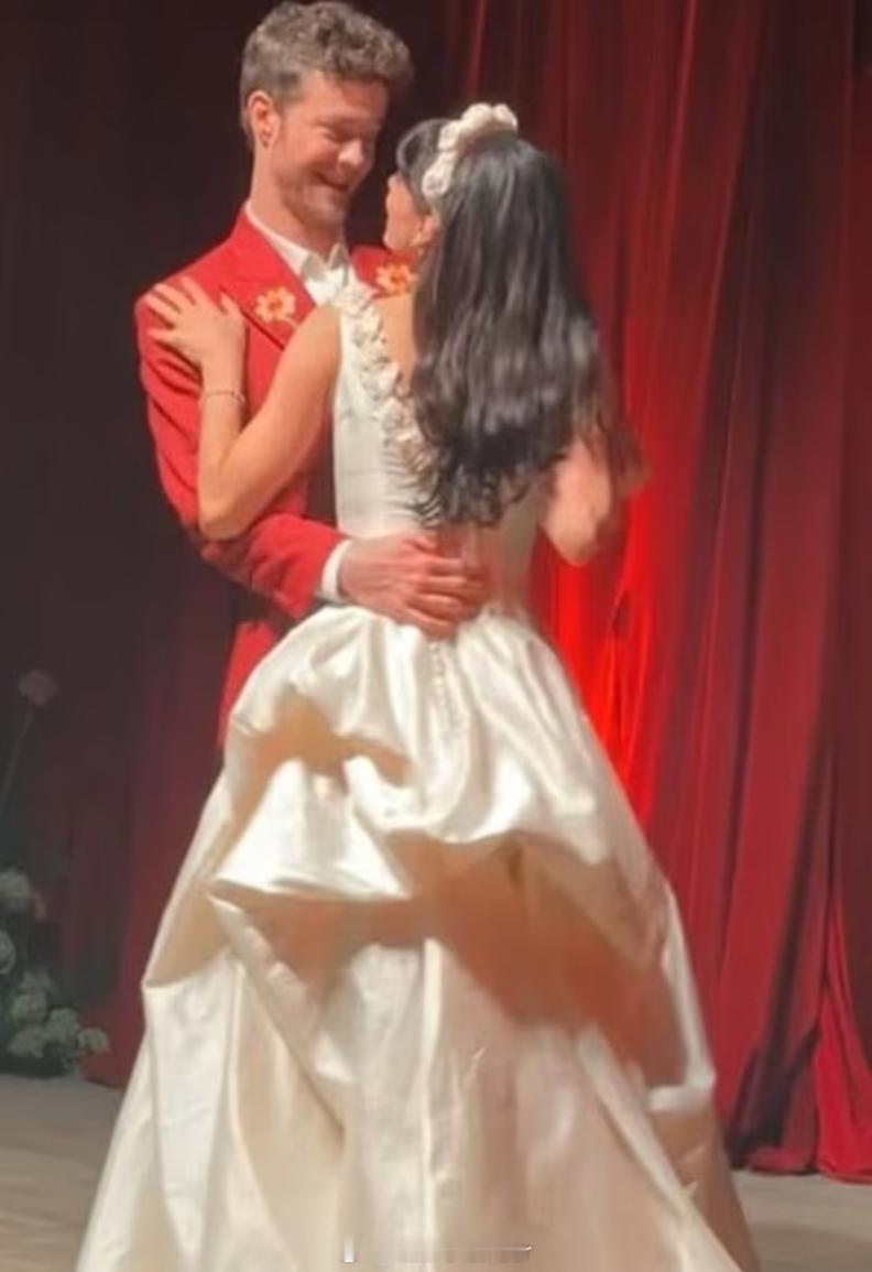 黑袍纠察队休伊爆头女结婚杰克奎德克劳迪娅杜米特结婚 据外媒，杰克·奎德、克劳迪娅