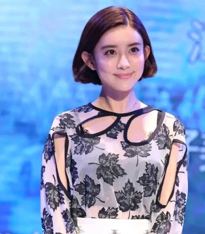 孟子义刚出道时，她没整容啊！怎么好多人都说她整容了呢 