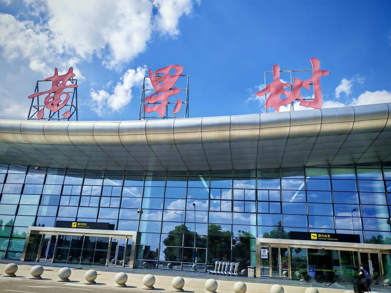 旅居贵州安顺，这些日子天天陪着女儿四处逛吃逛喝，脚不沾地地连轴玩，着实有些累了。
