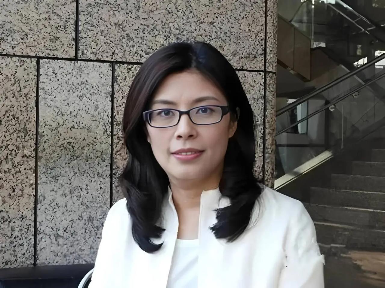 郑丽文现在估计挺后悔的，后悔什么？她后悔的不是加入国民党，也不是竞选主席时缴纳的