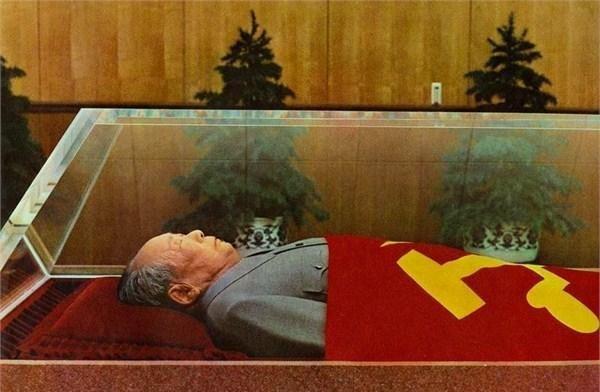 劳动人民智慧的结晶：让毛主席安然入睡的水晶棺堪称世界工艺巅峰
1977年8月，毛