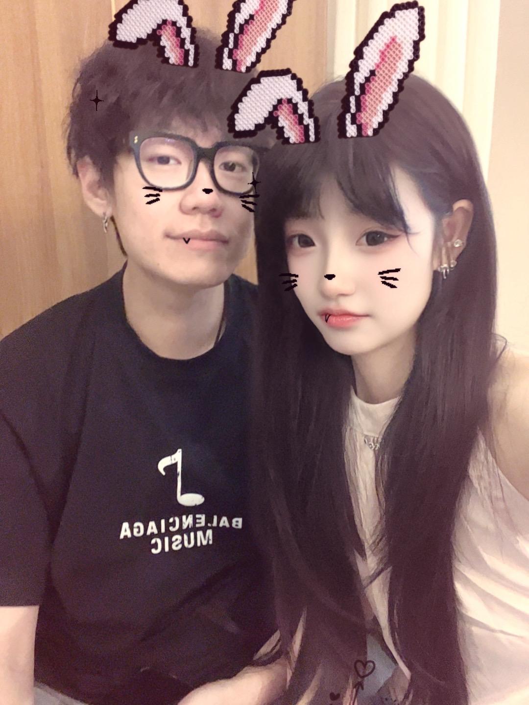 👩🏻‍❤️‍💋‍👨🏻