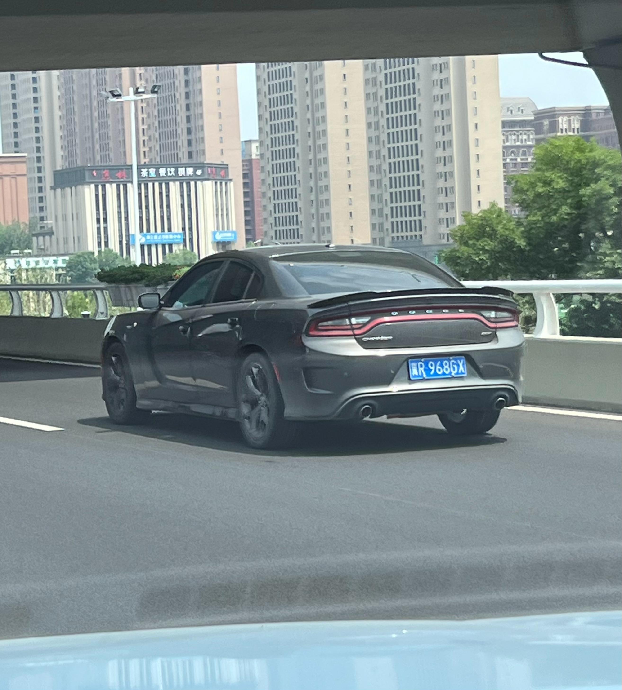 道奇charger 3.6的版本这个车其实当时有车商引进过一批，但是实际情况是并