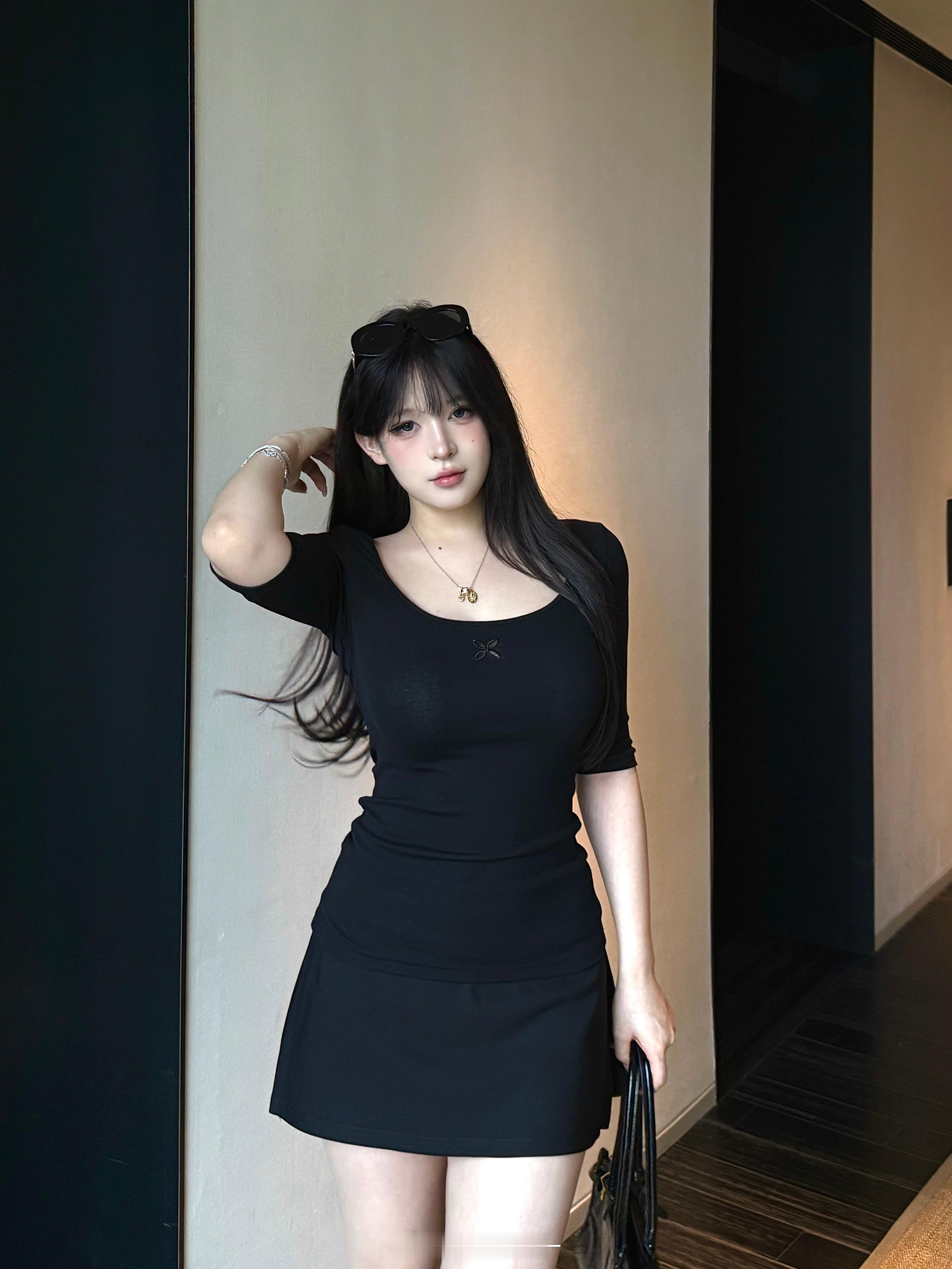 @ 滑一位闺蜜song素系酒杯裙bsevenl 6/18-20:00pm -  