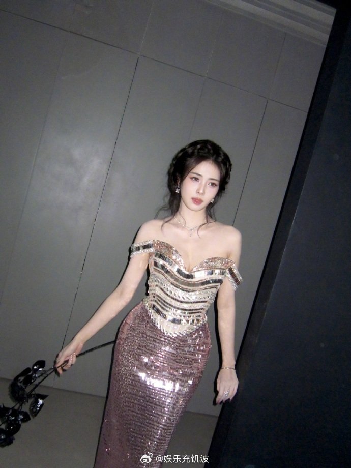 代斯回复白鹿美女贴贴太甜啦，友谊长存～乘风2026代斯