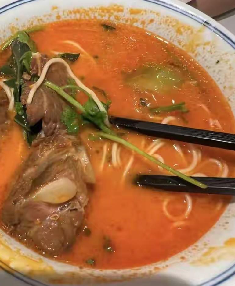 今年第三次来和府捞面吃面了，朋友说这面真的是预制吗？朋友又说到吃了那么多次和府捞