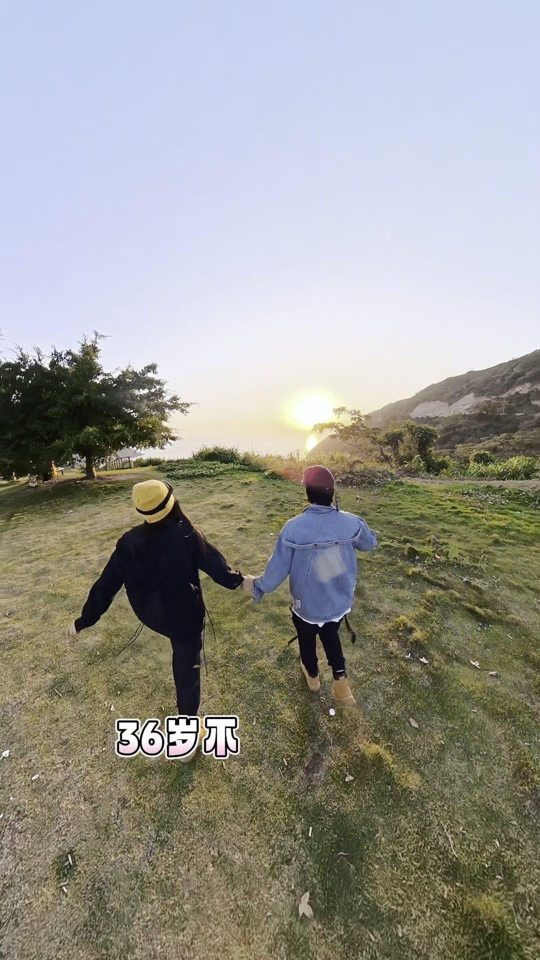 🧺衣服怎么洗？我没装洗衣机，但手洗+甩干机足够了！洗完晾干和家里一样干净，空间