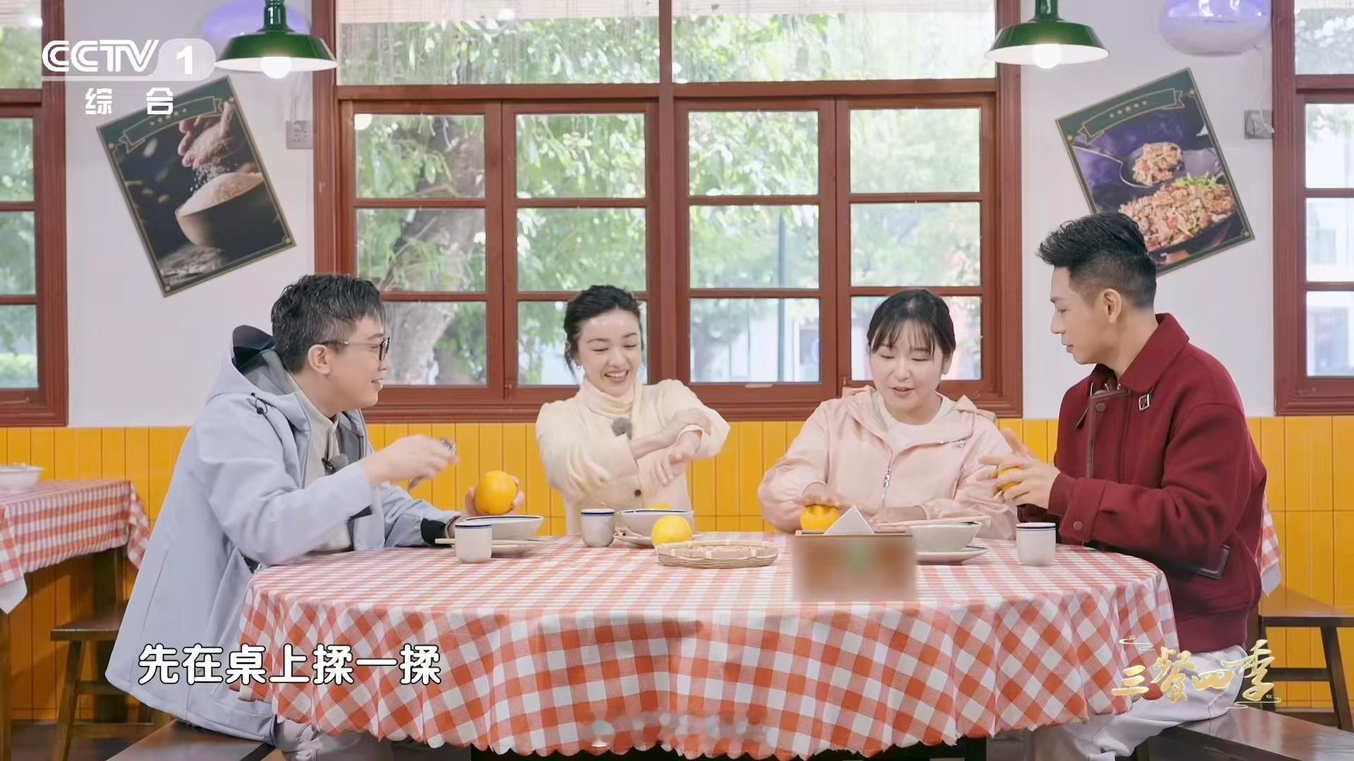 江西人把橙子吃到极致 橙皮切丝炒牛肉，听着像黑暗料理，吃着是真香。橙香解了牛肉的