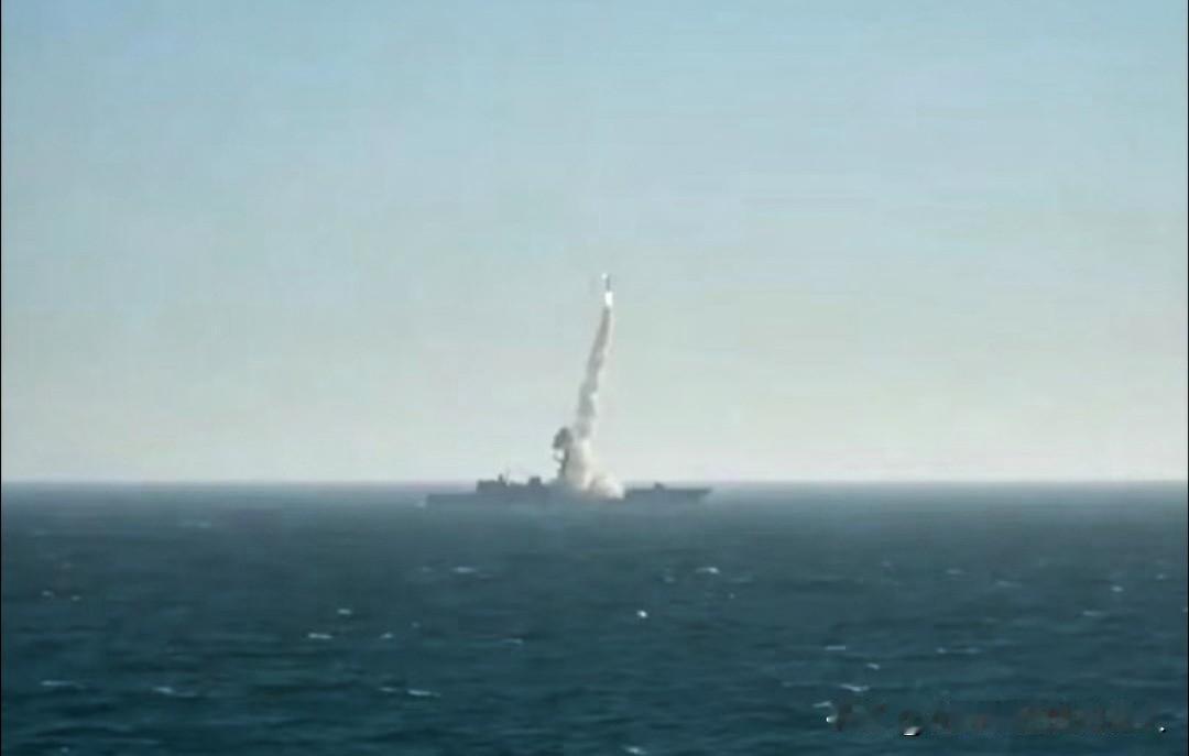 最近波兰领空的无人机事件可太引人注目了。波兰和北约一口咬定无人机来自俄罗斯，可俄
