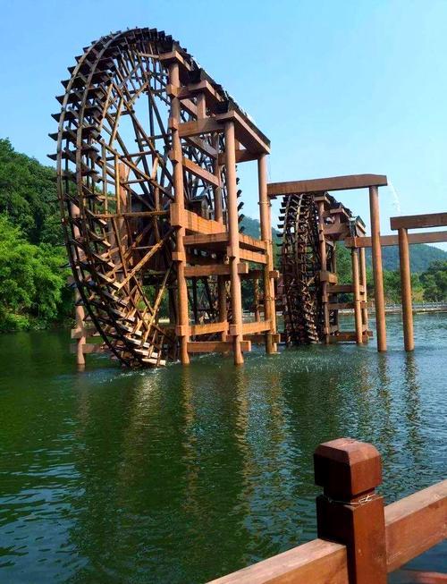 上联：风扇扇风风扇转
下联：水车车水水车动