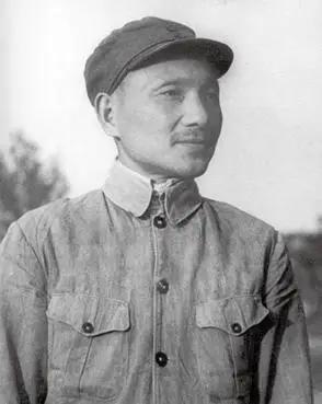 天不怕地不怕的邓小平，为何一生不肯踏回老家？

他敢在乱局力挽狂澜，敢在停滞时推