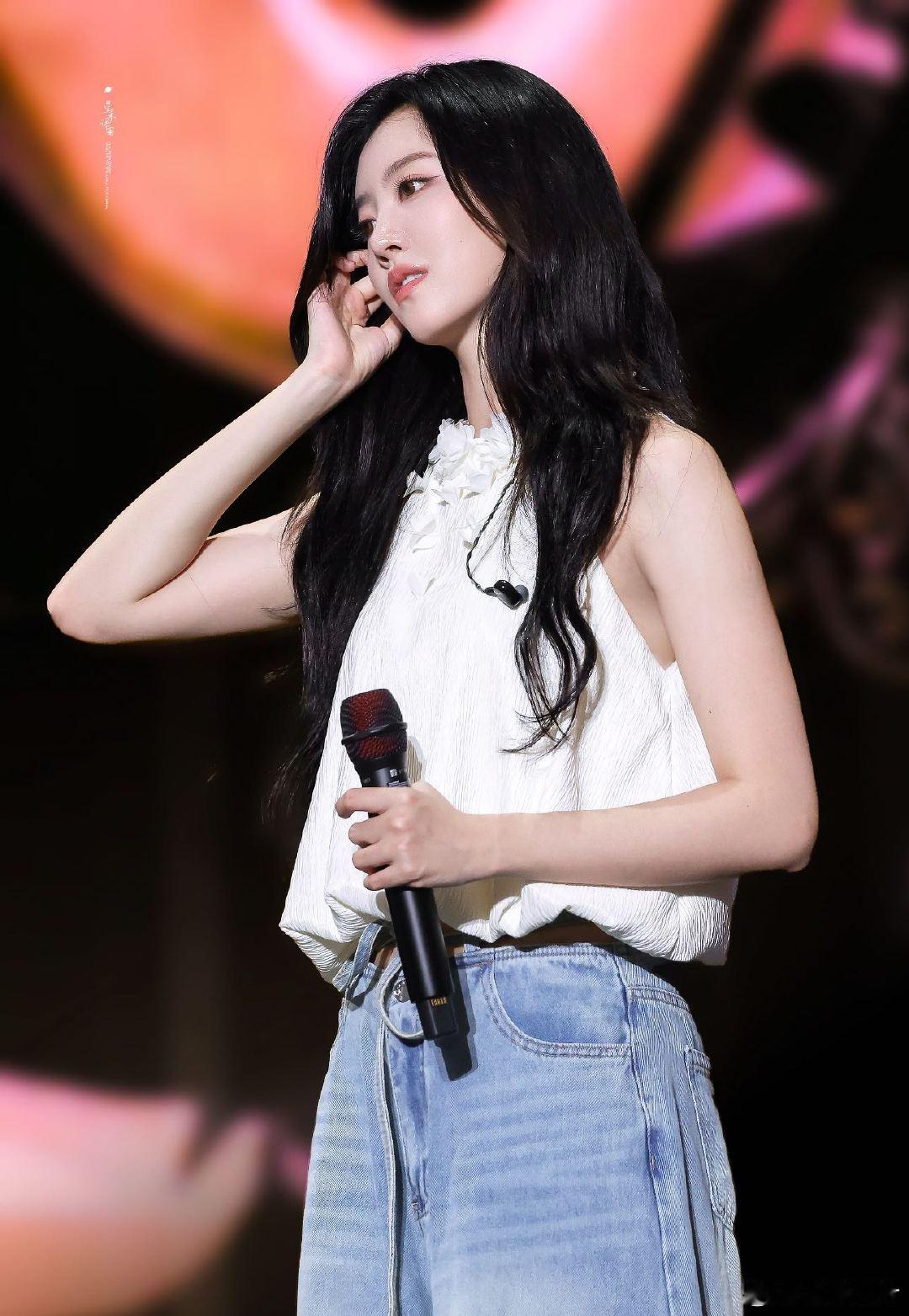 RED演唱会上跳广播体操 RED重新演绎家有儿女主题曲 万万没想到在演唱会看到广