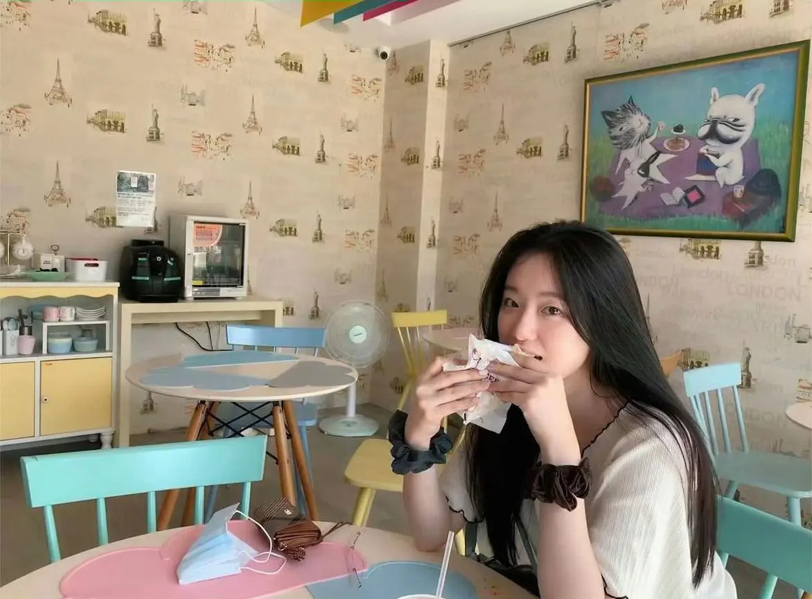 210728 舒华个人IG更新4p（p123 p14）  舒华：짱구和...