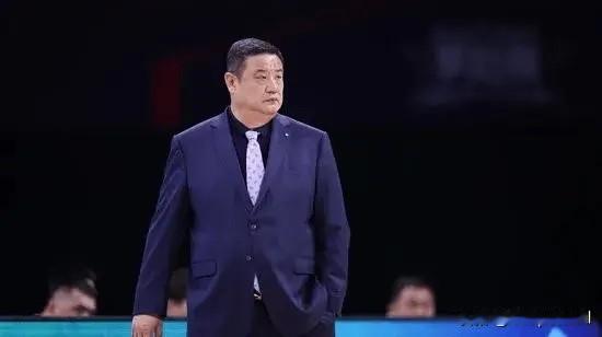 据相关消息源透露，前山东男篮球员&青岛青训总监徐长锁因病去世，享年52岁。

徐