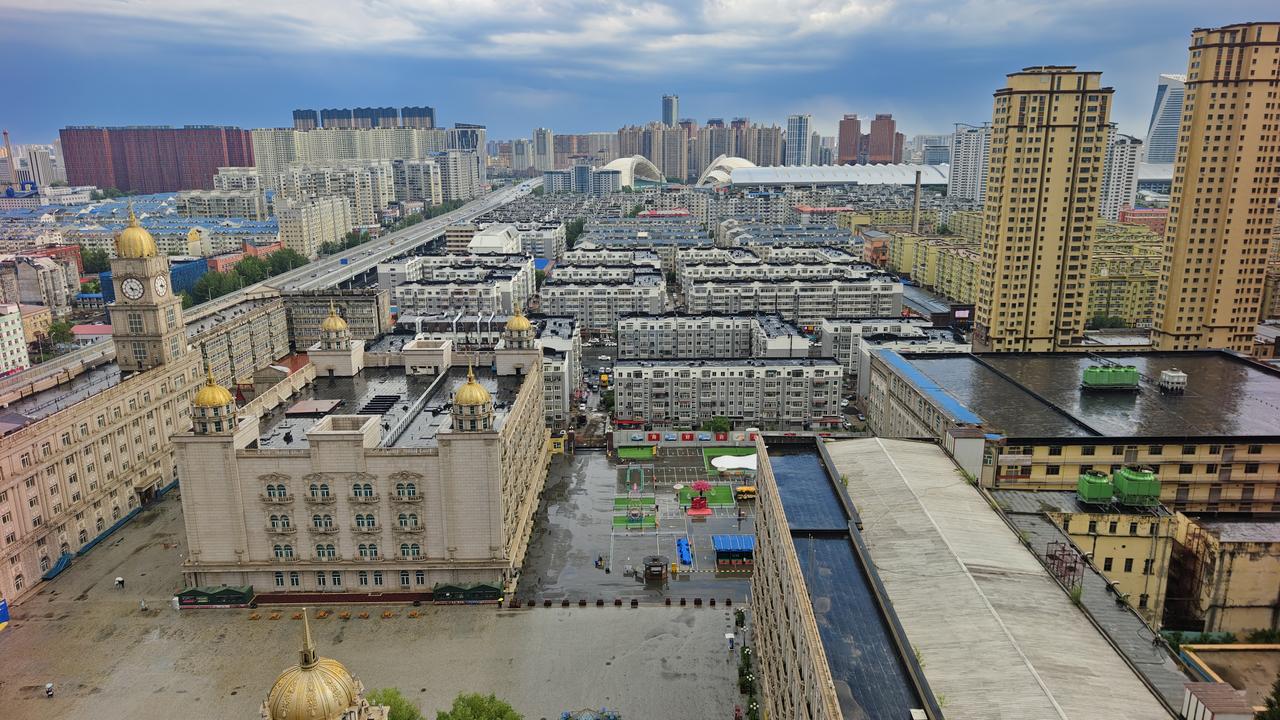 六月份了，竟然比海南东方最冷的时候还要冷！我们在东方最冷的那一周也不用穿线裤，现