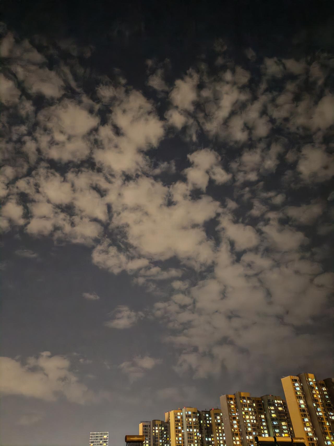 晒图笔记大赛城市的夜空，难得的看到星星。