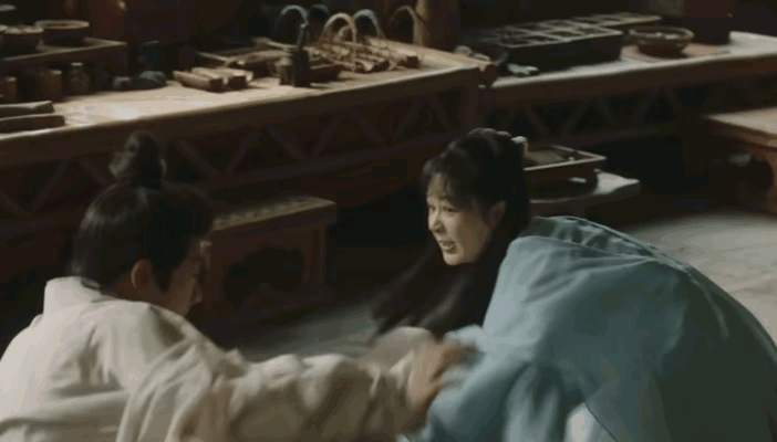 长相思里杨紫这一段演技好炸裂，这是这部剧最高光时刻没有之一！ ​​​