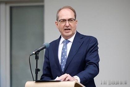德国内政部长多布林特表示，在德国的年轻乌克兰人可以返回战斗区是合理的选择。“当然