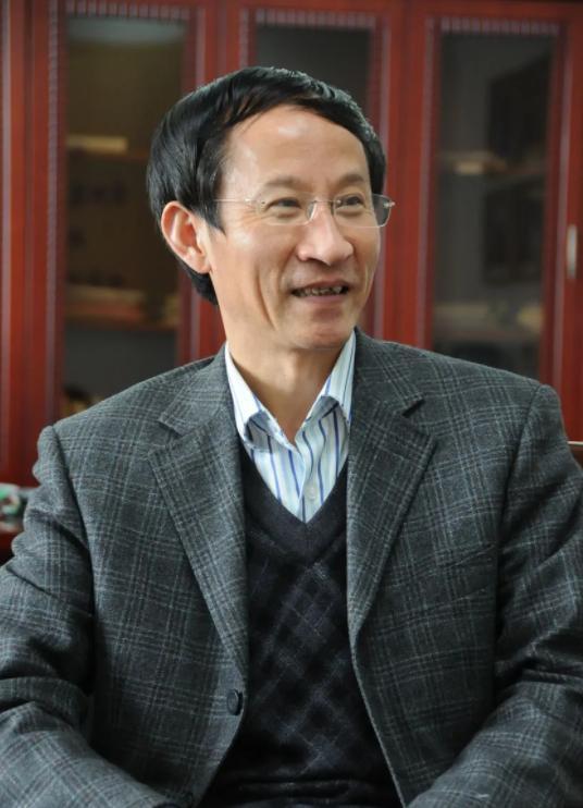 沈茂德，1958年生，江苏无锡人，江苏省天一中学校长，江苏省特级教师，江苏省首批