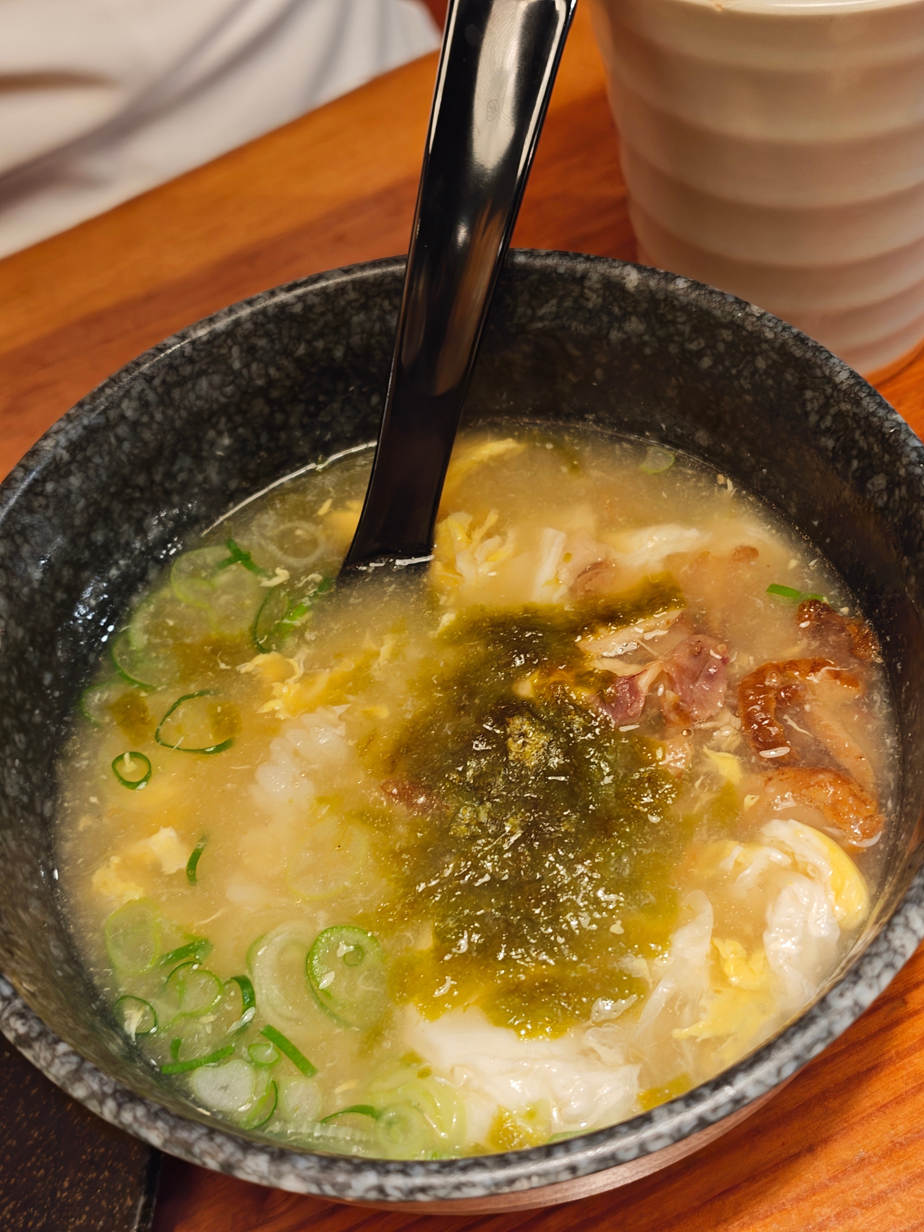 第一次吃日本本土的烧鸟[干饭人]吃了一个廉价品牌鸟贵族，所有串都是18rmb吃了