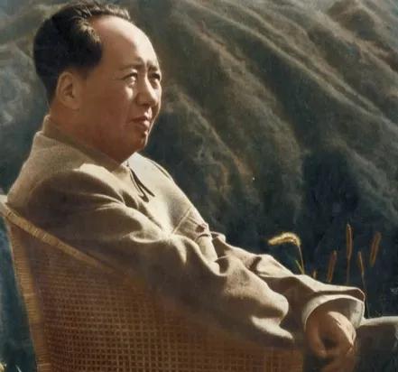 “政策和策略是党的生命。”
“政治路线确定之后，干部就是决定的因素。”
作为伟大