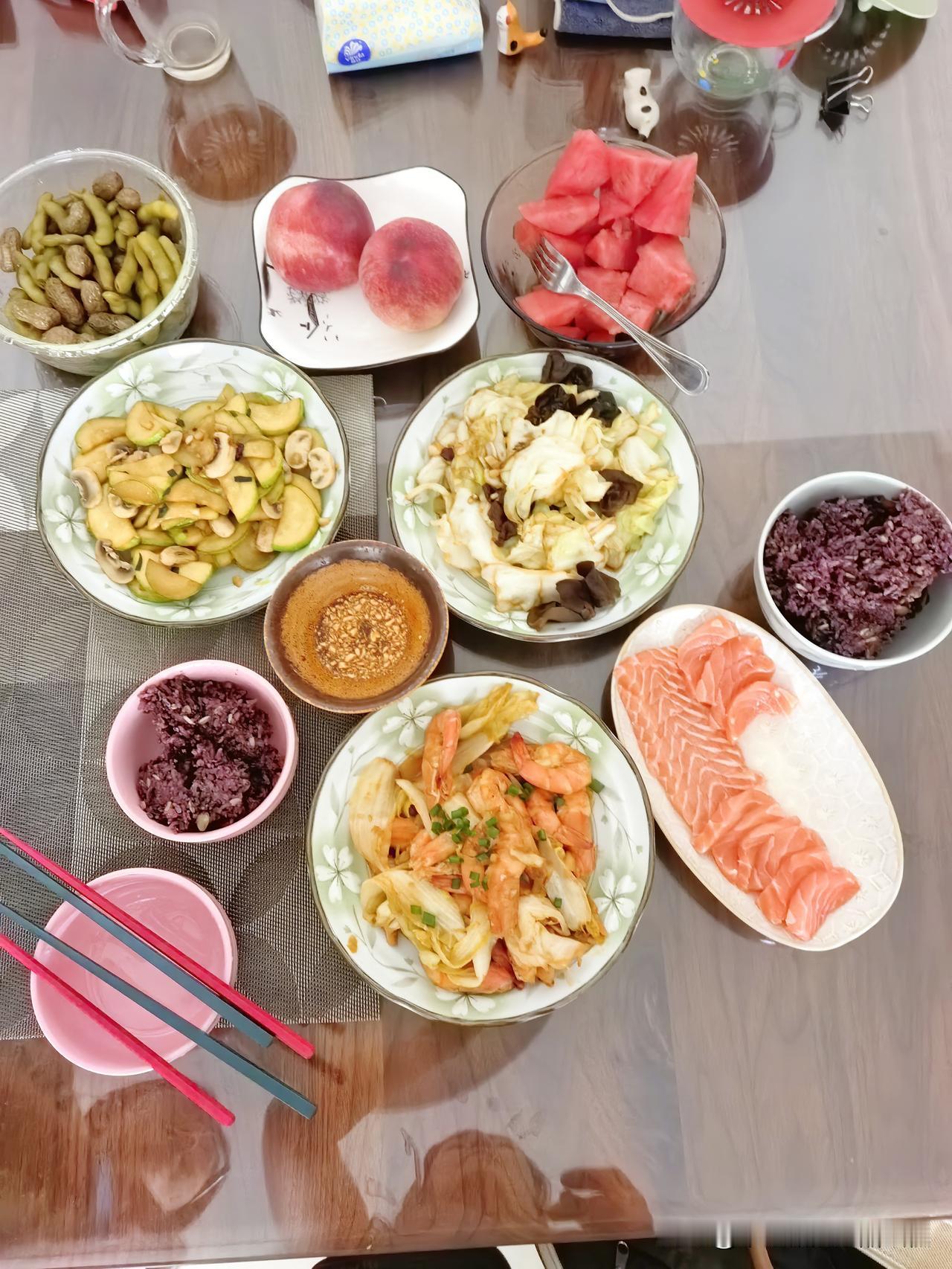 谁做饭依谁
今天是减肥的day~17天，由于出差3天，间断减脂运动和减脂餐。好在