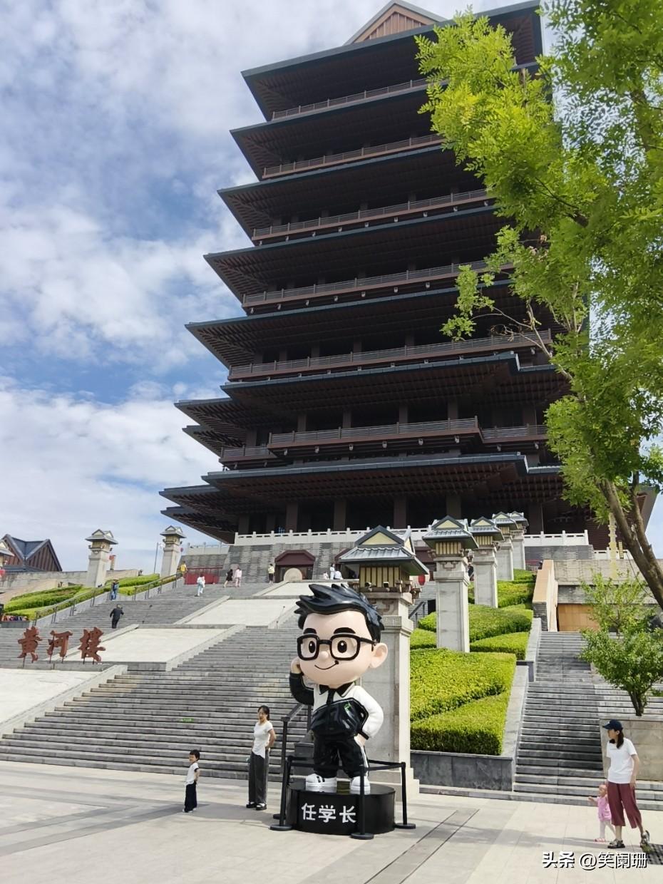 兰州黄河楼位于兰州市七里河区马滩商圈，在这个特别适合的旅游的季节里，只要来兰州旅