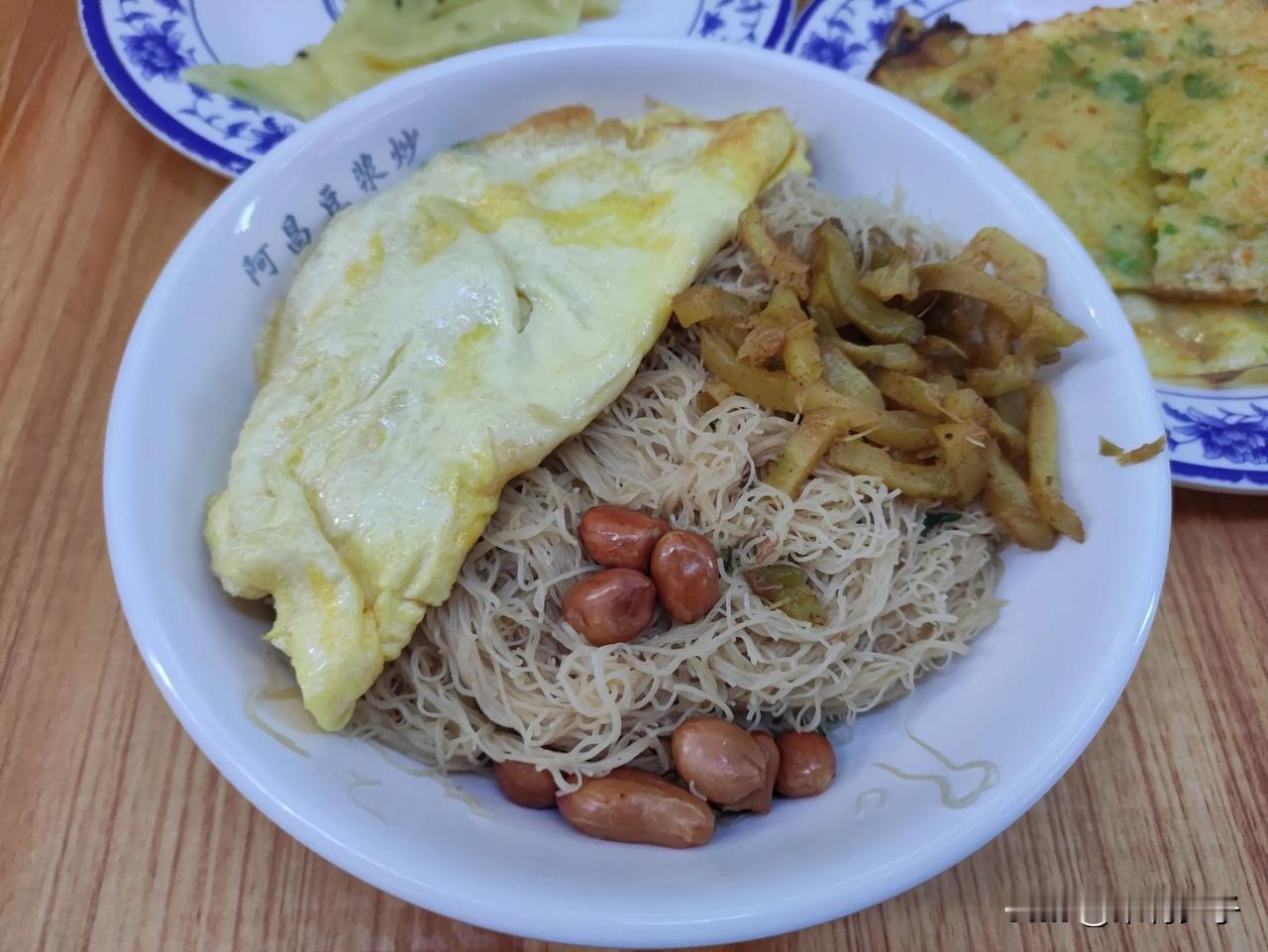 莆田特色小吃豆浆炒、泗粉、扁食都吃了，在建设路上阿昌豆浆炒和龙桥扁食两家店就在隔