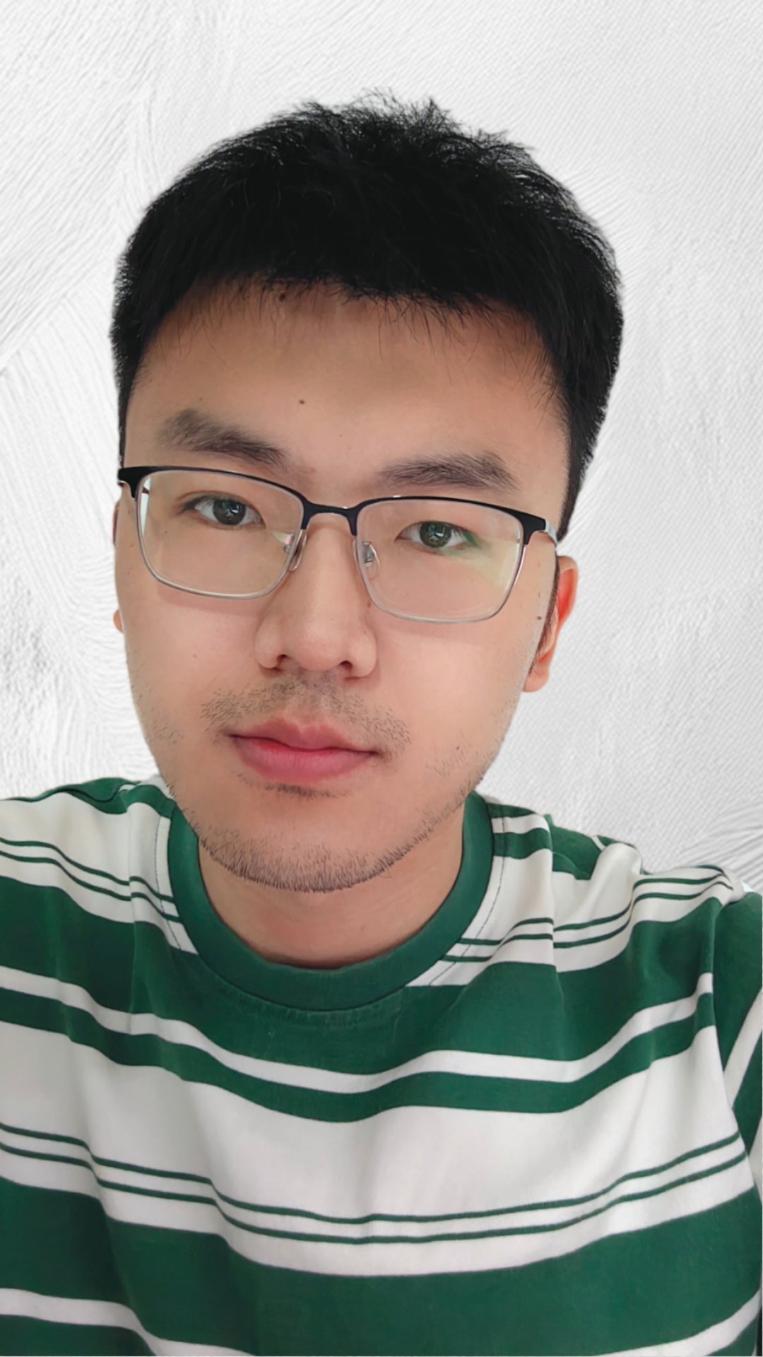早，为了测剃须刀开始留胡子，怎么感觉有点像了，当然了肯定没大象帅