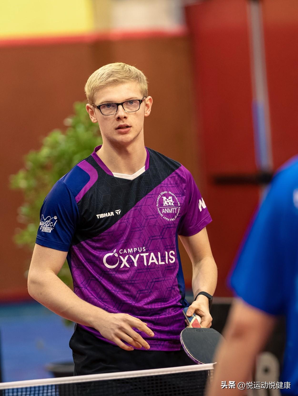 直板的时代再次到来了！
自从王皓退役，多少人说直板已死，说它跟不上横板时代，早就