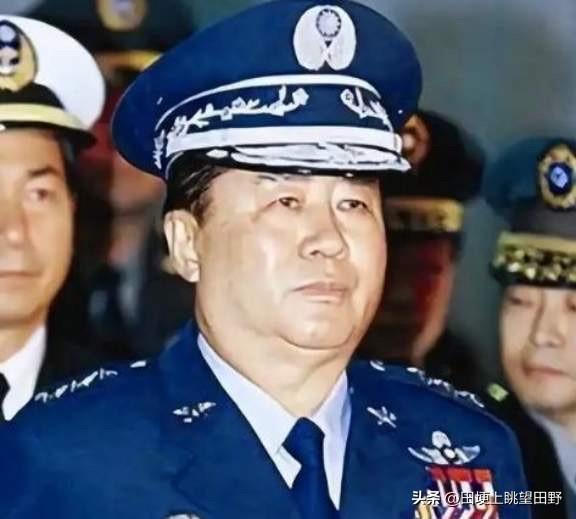 台湾首任军事大学校长，退役上将夏瀛洲说：当年佩洛西窜台，解放军趁势突破了海峡中线