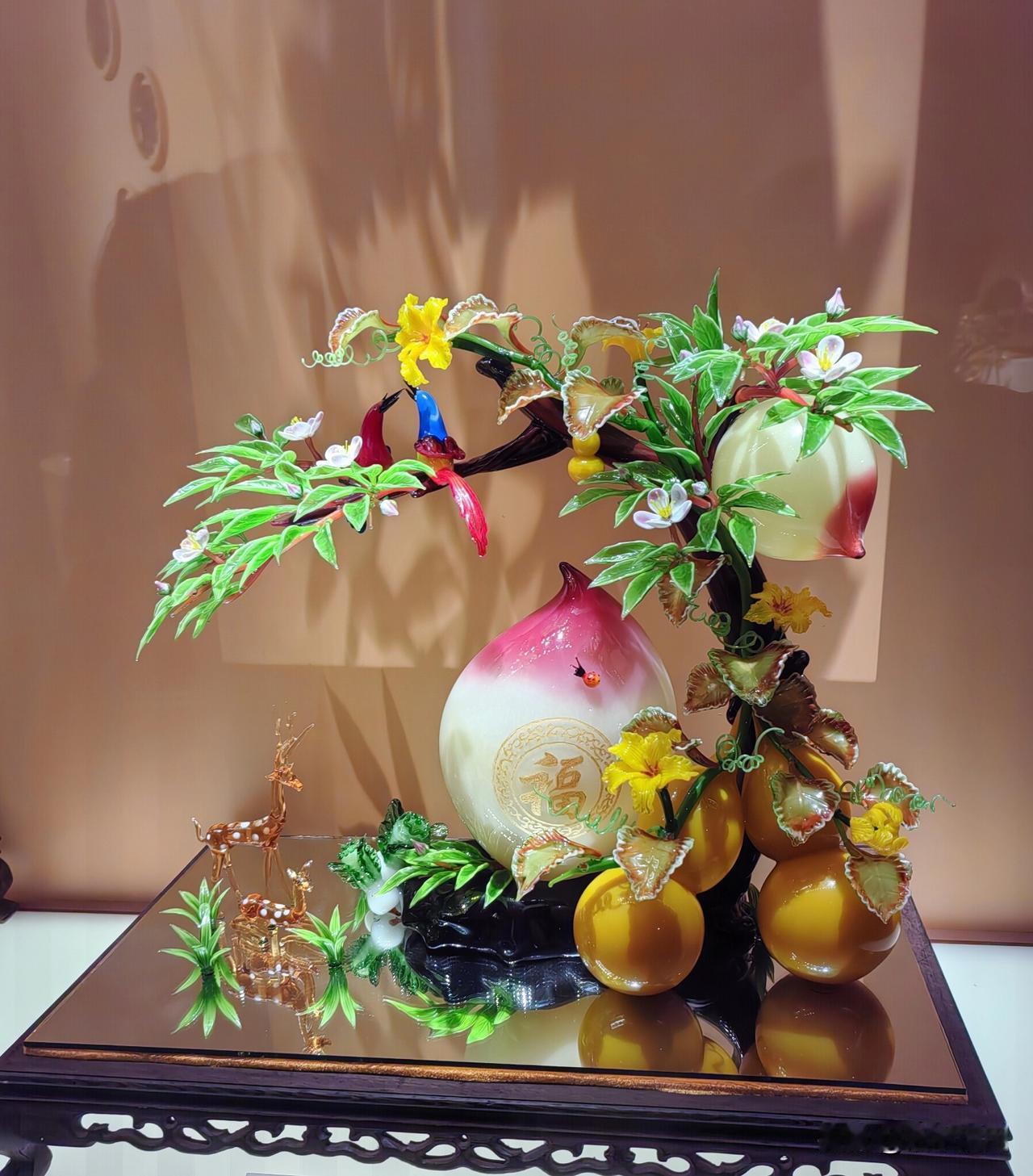 《退休吟》

人生再没退休好，

无忧无虑到处跑。

知足常乐无烦恼，

吃饱喝