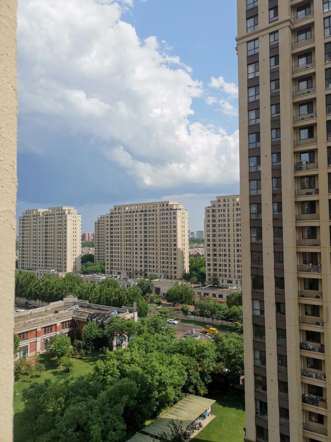 晒一张相册里的天空吧小城固安，雨后的天空，美吗？