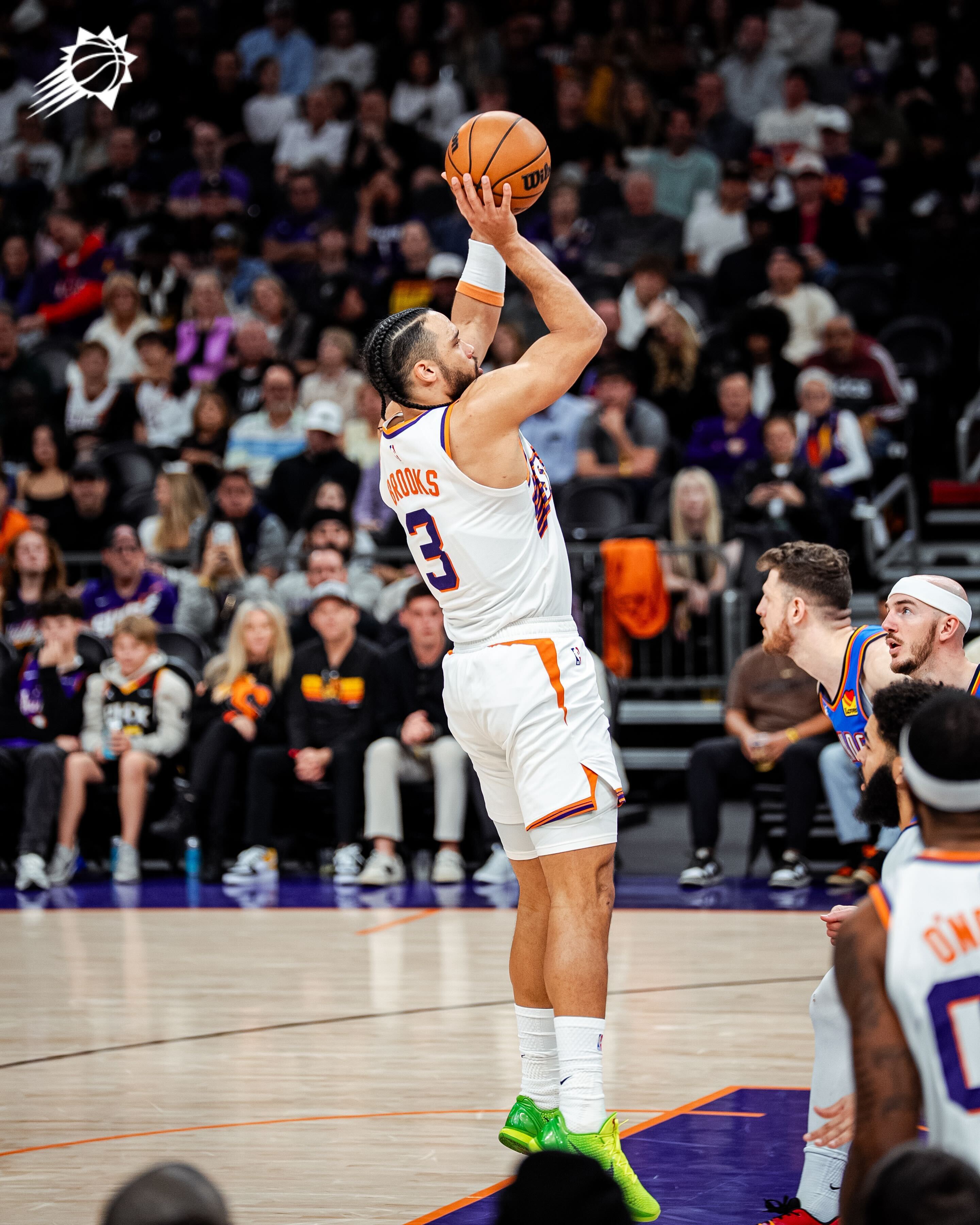 【本赛季的狄龙‼️】截止全明星，狄龙在代表太阳的首个赛季场均21.2分3.7篮板