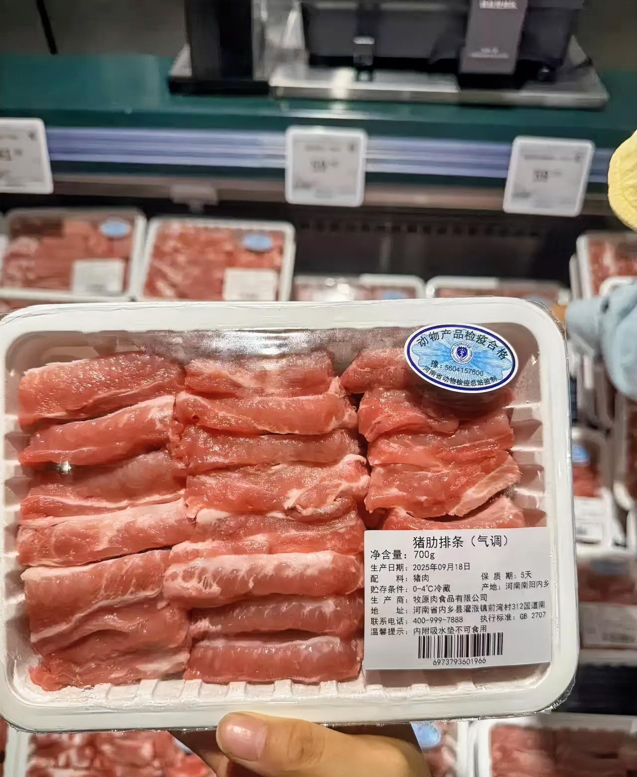 一觉醒来
山姆被曝冷鲜猪肉是数月前屠宰的，
这一次，最大的赢家还是胖东来[捂脸]