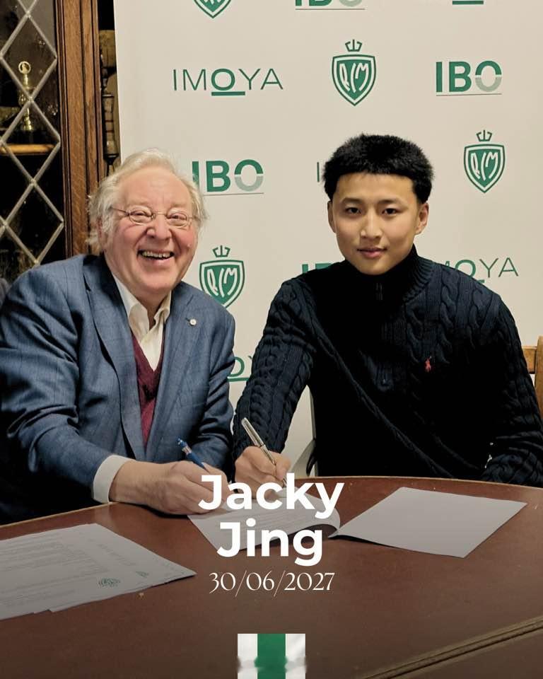 景雍竣 比利时KRC梅赫伦俱乐部官方宣布，与17岁小将 景雍竣 签约至2027年