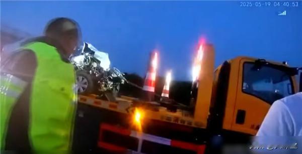 一男子高速开启智驾后呼呼大睡了一百多公里：致多车连环追尾。“系统因长时间检测不到