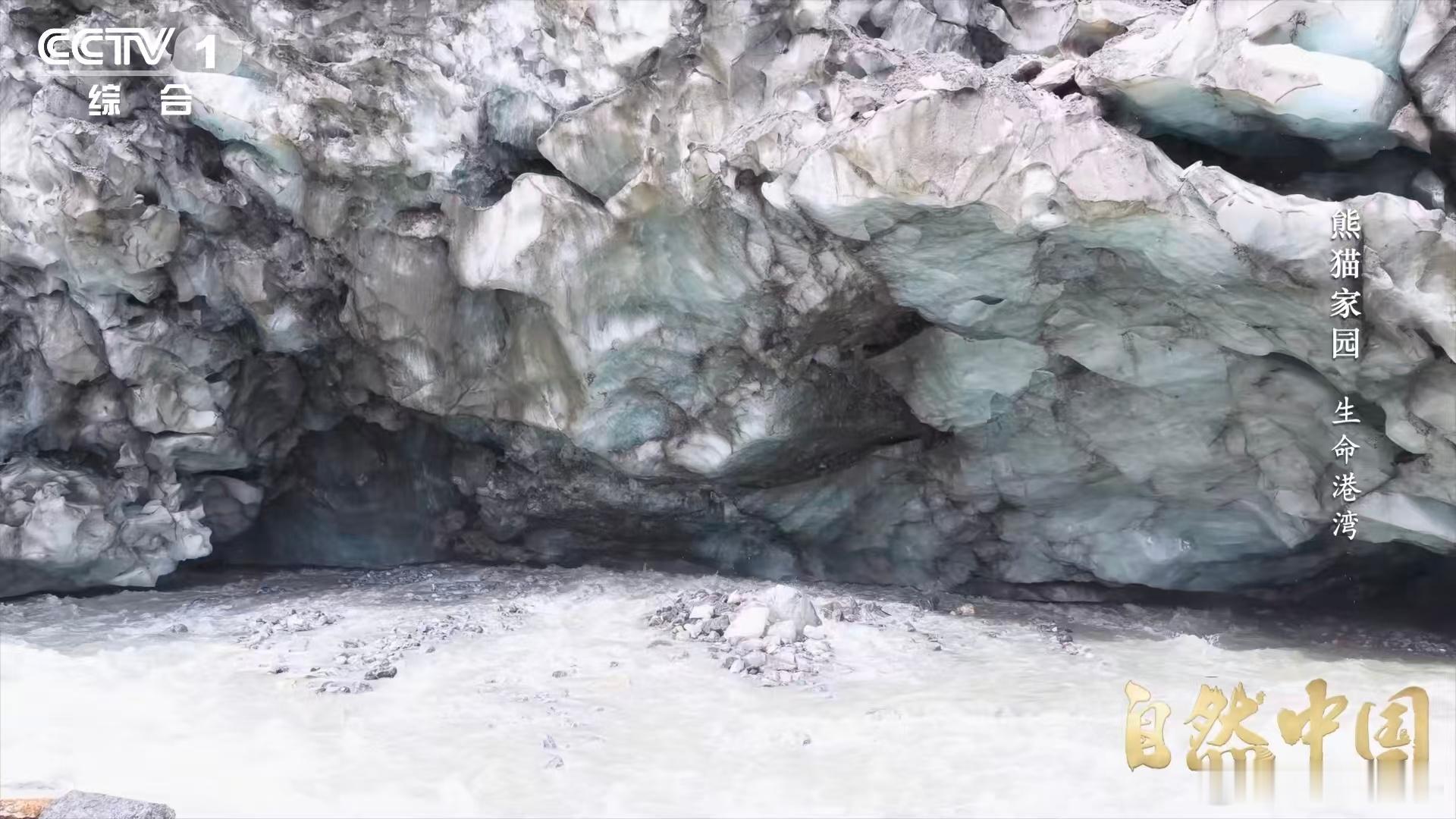 四川有一种脏脏包冰川 真的被四川这片冰川可爱到！外形神似脏脏包，表面痕迹都是地质