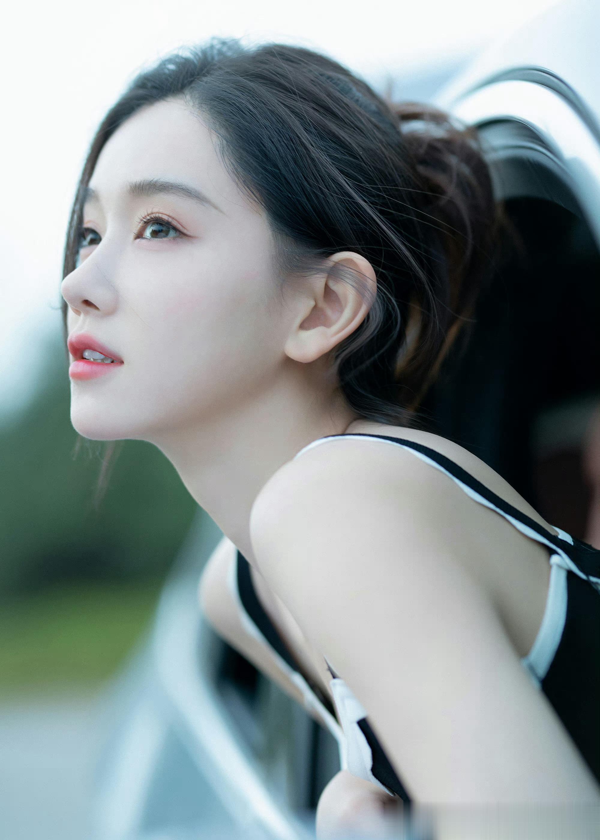 人生是空的，生命结束的时候，烟消云散，必定空无一人，空无一物。我庆幸自己留下了文
