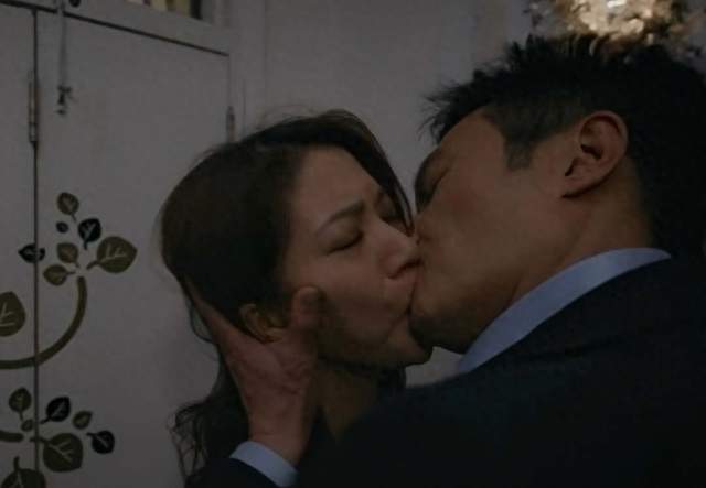 张智霖吻戏尺度炸裂！陈晓华这波赢麻了