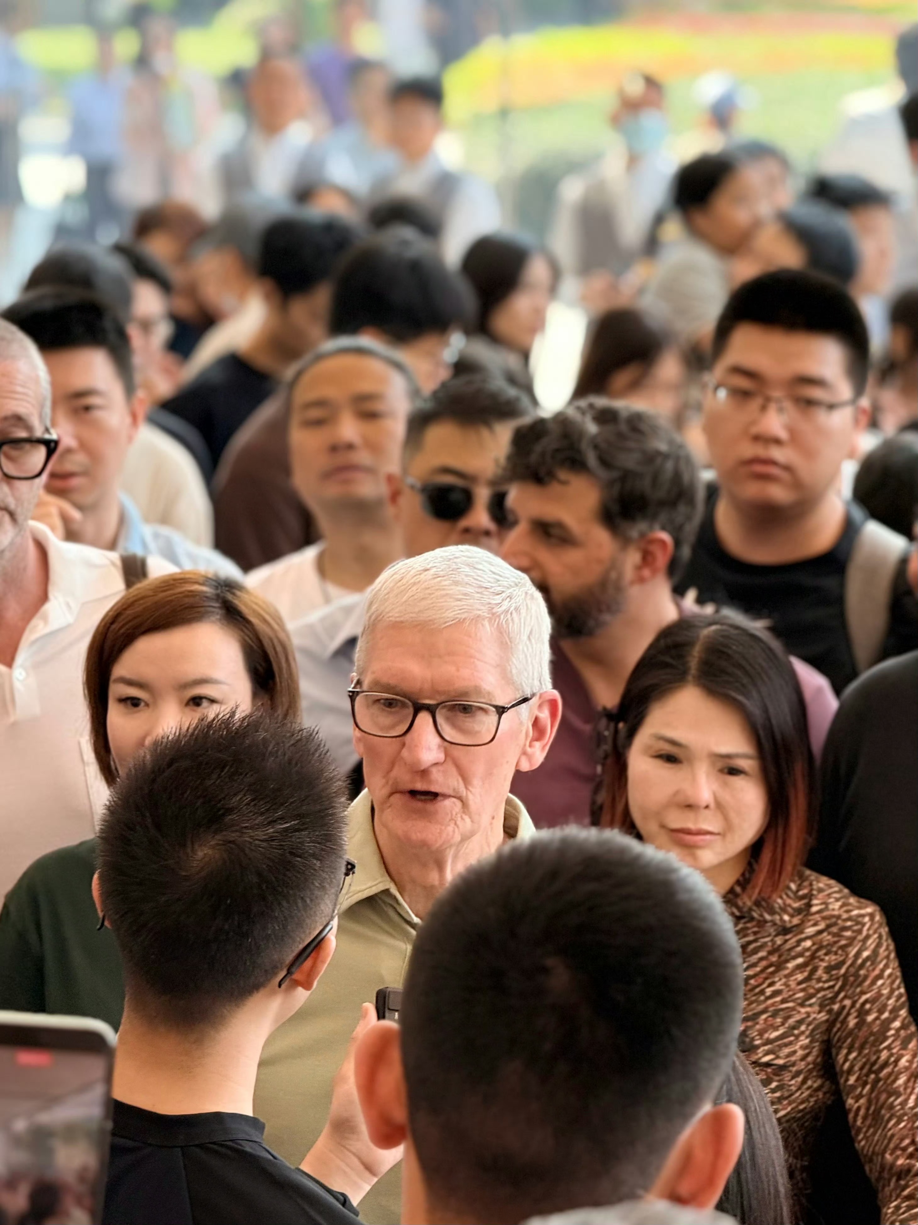 库克卸任苹果CEO后首次访华库克卸任后首访中国，为什么选广州？66岁的库克，卸任