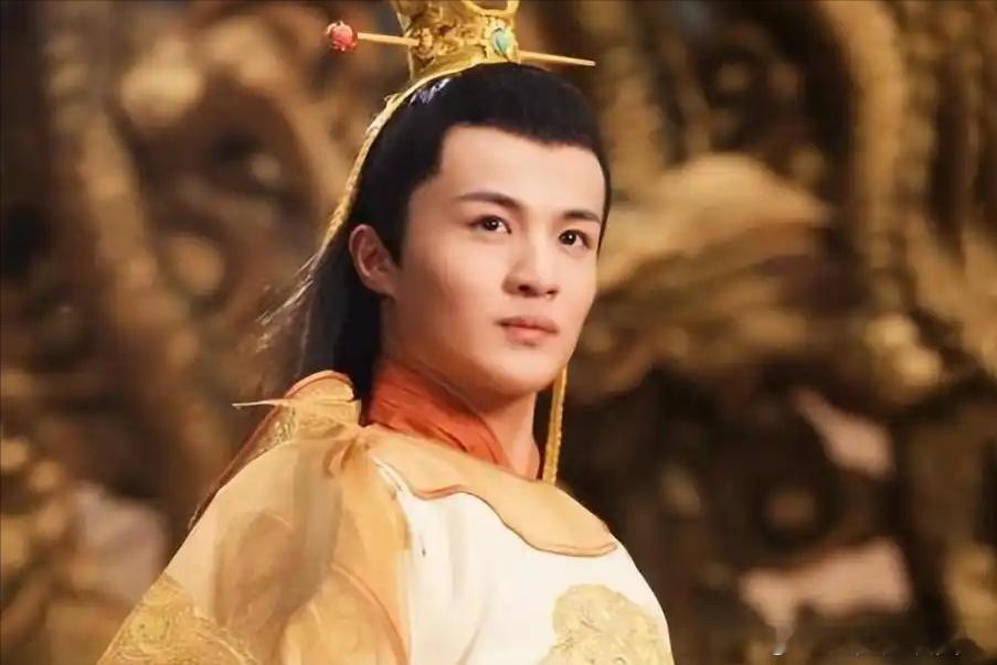 26 年太子生涯，他熬死了父皇，也熬垮了自己。当龙椅终于轮到他坐时，他已中风，口