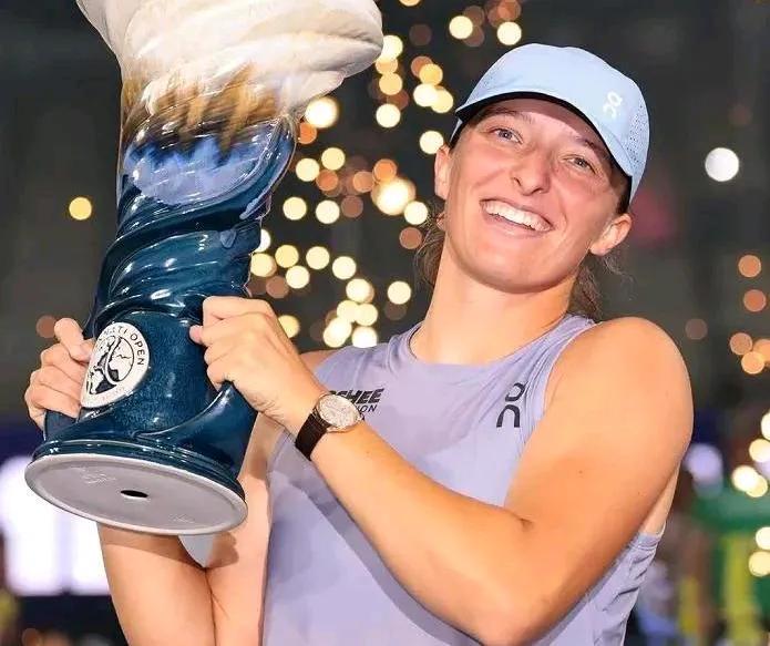 北京时间8月20日，WTA1000辛辛那提站女单决赛落幕。前世界排名第一的波兰选