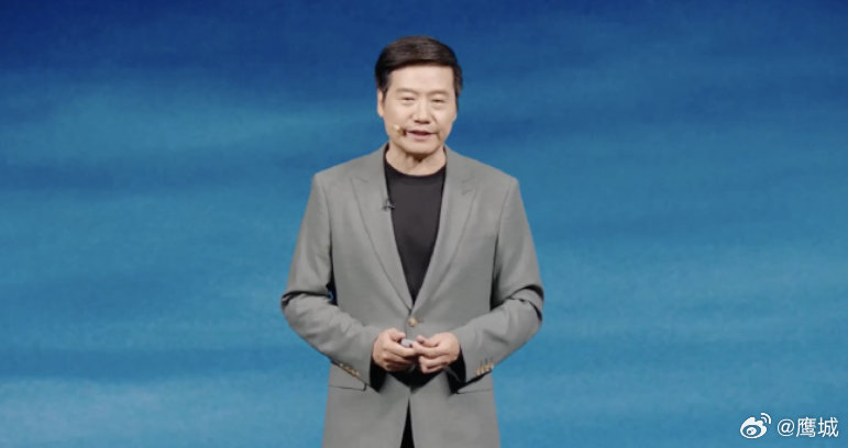 【雷军讲真心话】雷军说青春无悔梦想值得 7月30日晚间，主持小米澎程技术发布会。