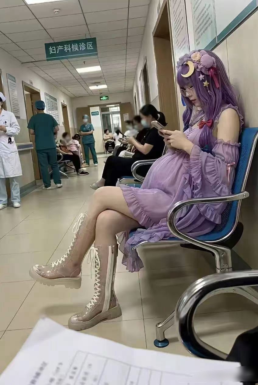现在的孕妇都这么时髦的吗？我表示欣赏不来 