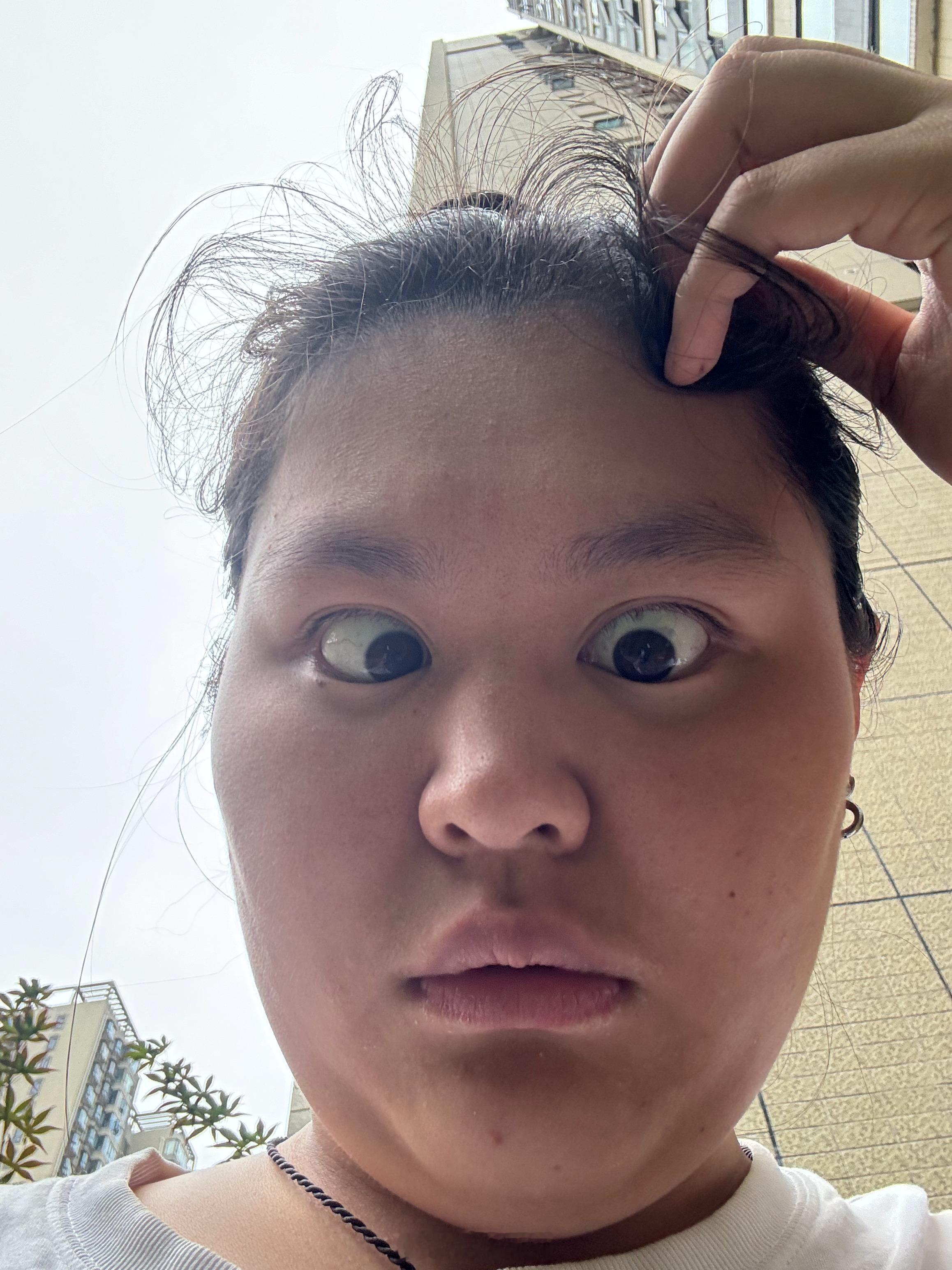 我不清楚…一早下去遛狗一个奶奶从后背叫住我“小帅哥..”感觉不管头发留多长睾酮都