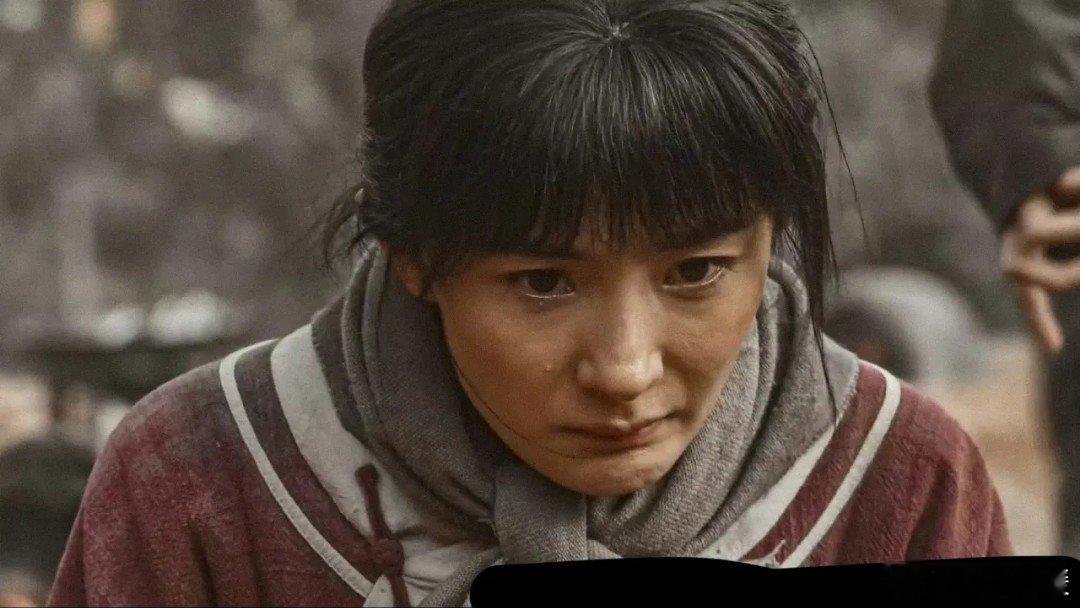 《生万物》土匪围村的这段人物群像戏，实在精彩！每个角色都在这场危机中找准了自己的
