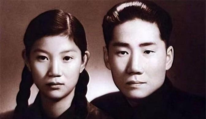 1937年，8岁的刘思齐正在延安一处舞台上表演话剧。她眉头一紧一松间牵动着全场观
